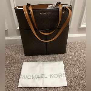 Michael Kors Medium Bedford Top Zip Tote